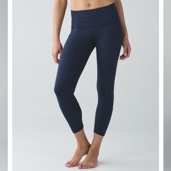 Lululemon Seek the Heat Crop in Inkwell - Picture 2 of 5